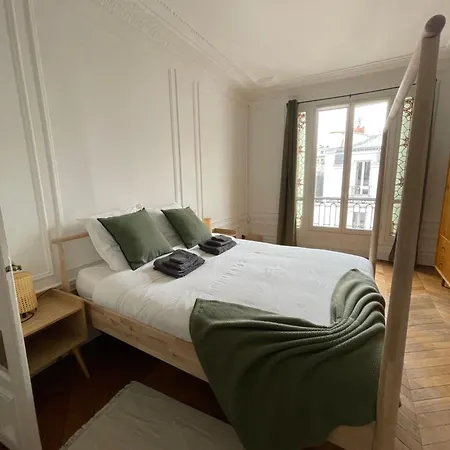 Bel Haussmannien Apartment *