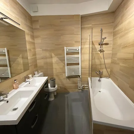 Bel Haussmannien Apartment *